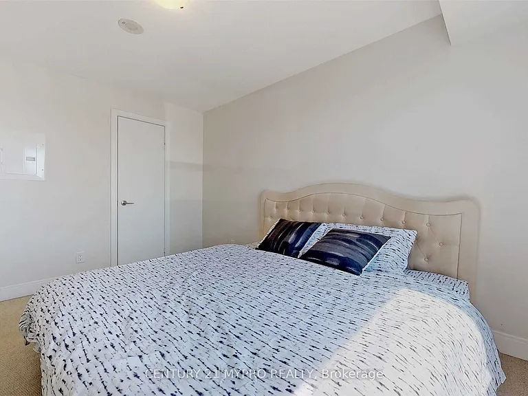 135 Village Green Sq #1621 — Photo 12