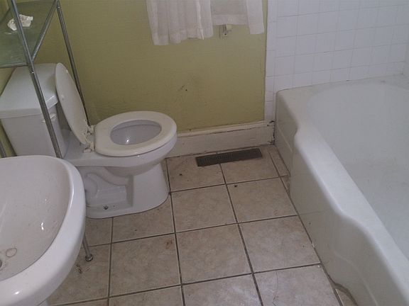 4th image of 906 5th St