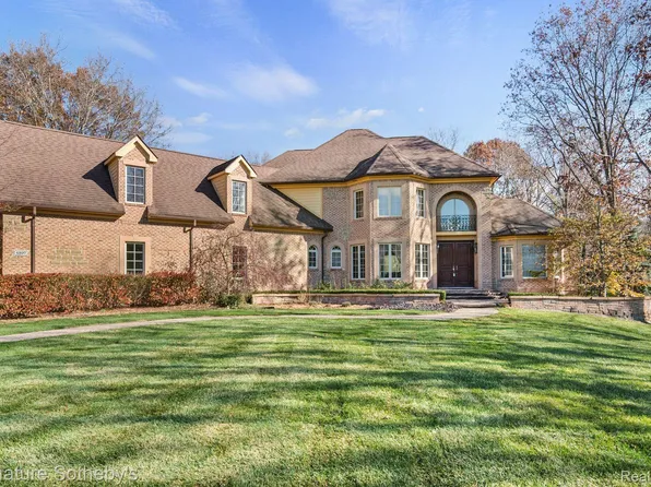 4897 Aljoann Rd, Brighton, MI 48116