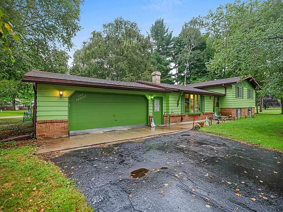 3rd image of 104 Crestwood Ct