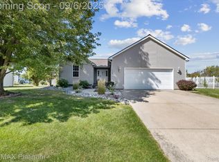 1135 Heather Heath Dr, Howell, MI 48843
