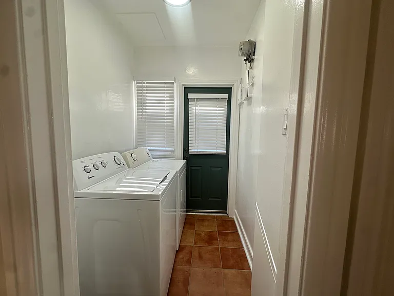 1433 Centinela Ave #B — Photo 10