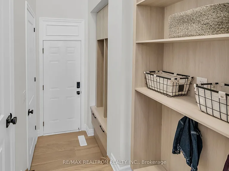 669 Newlove St — Photo 27