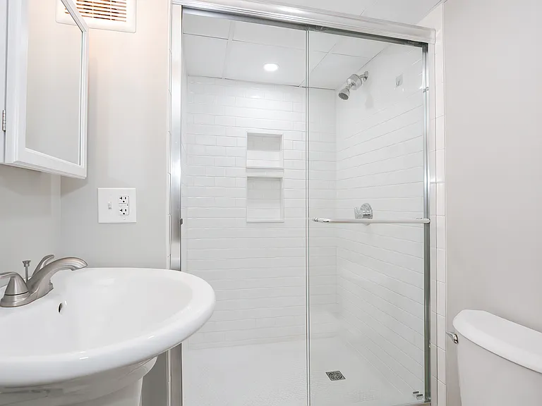 39 Bourne St #1 — Photo 32