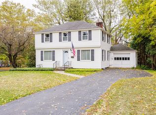 10 Peachtree Rd, Penfield, NY 14526