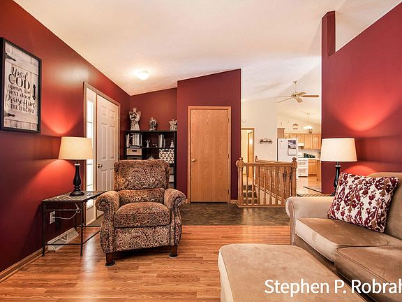 4th image of 524 Melrose Dr SE