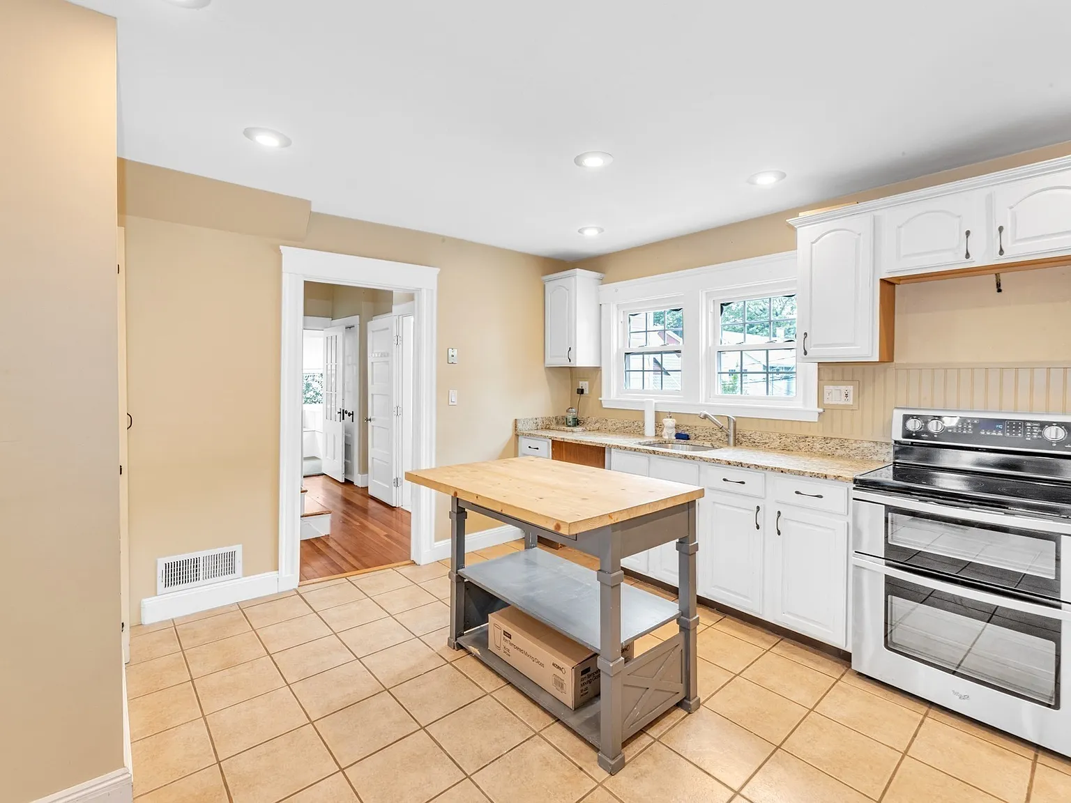 3 bed, 1.0 bath, $3,300 — Photo 4