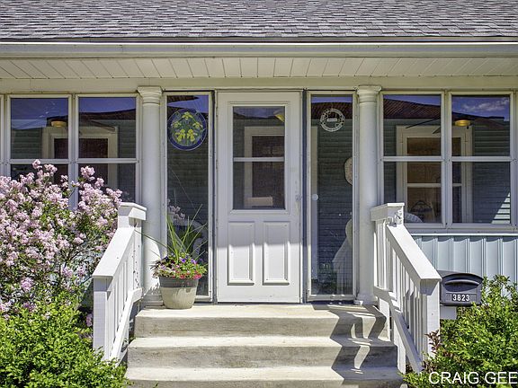 4th image of 3823 Superior St SW