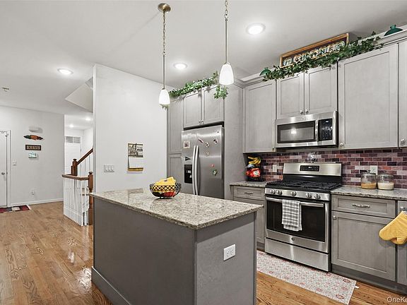 4th image of 28 Magnolia Park