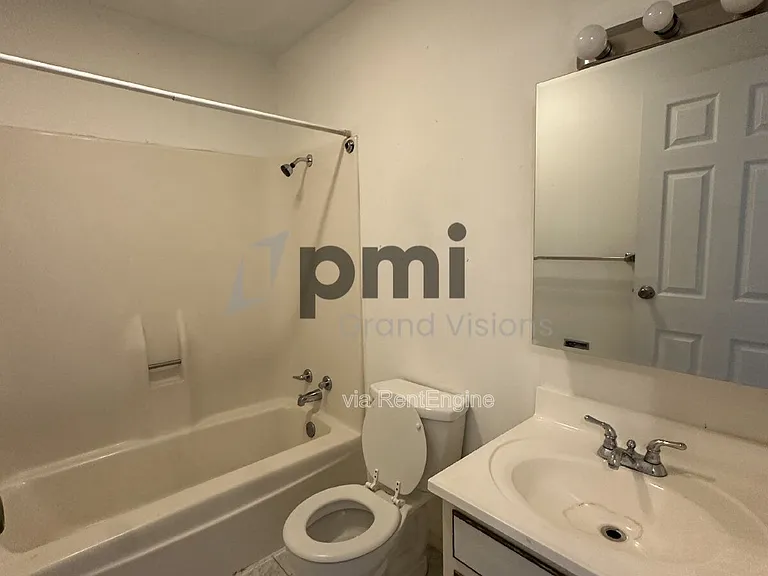 1612 University Dr — Photo 5