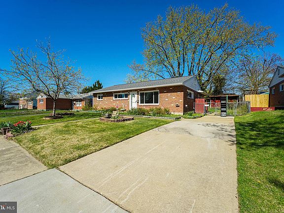 3rd image of 5916 Robindale Rd