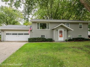 880 1st St, Waukee, IA 50263