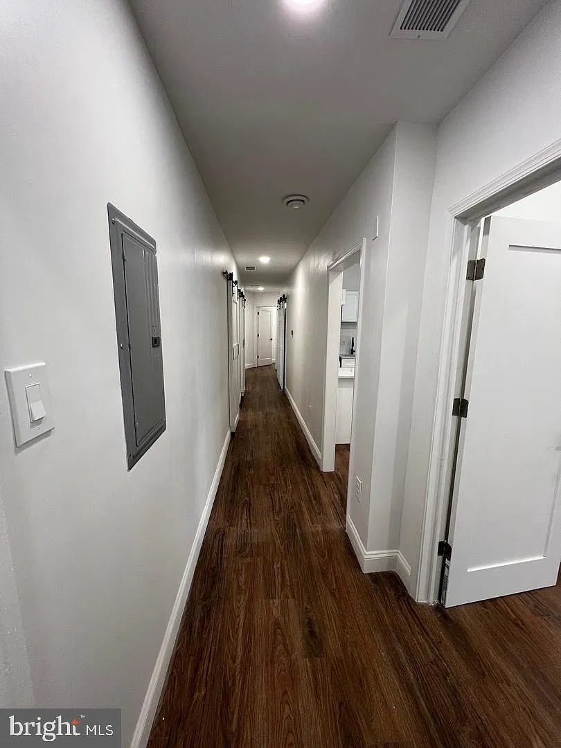 3 bed, 2.0 bath, 2851 sqft, $1,900 — Photo 4