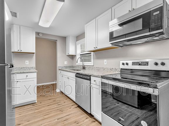 5th image of 937 Crest Dr E