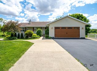 1323 W Brush Creek Rd, Freeport, IL 61032