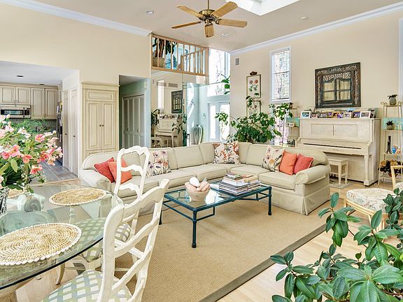 2nd image of 7 Deerfield Cir