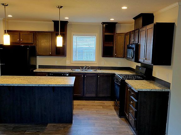 3rd image of 17287 Roberts Dr