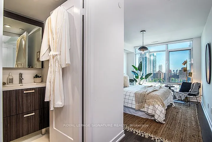 18 Erskine Ave #1909 — Photo 7