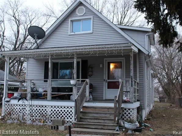 4463 Fairway Dr, Fort Gratiot, MI 48059