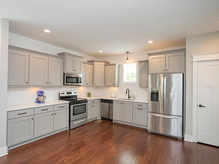 647 James Ave #A — Photo 13