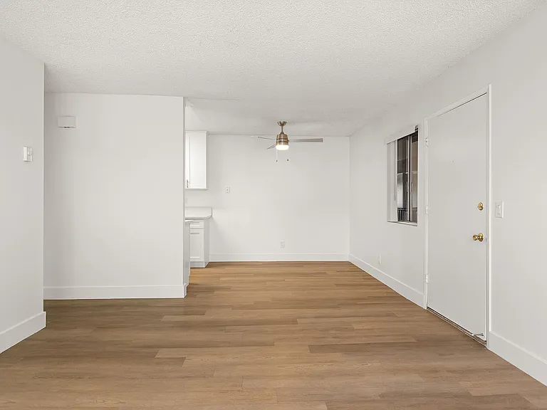 Terre at 989 Peach — Photo 9