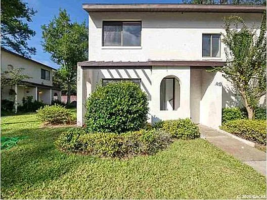 3 bed, 2.5 bath, 1208 sqft, $1,800 — Photo 2