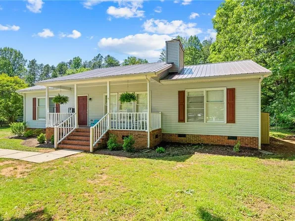 6138 Dawn Dr, Hurdle Mills, NC 27541