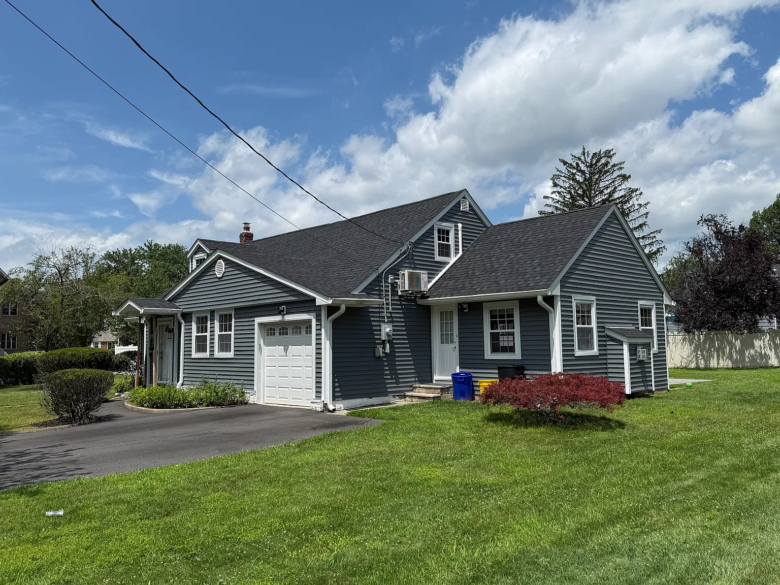 987 Pleasant Dr — Photo 2