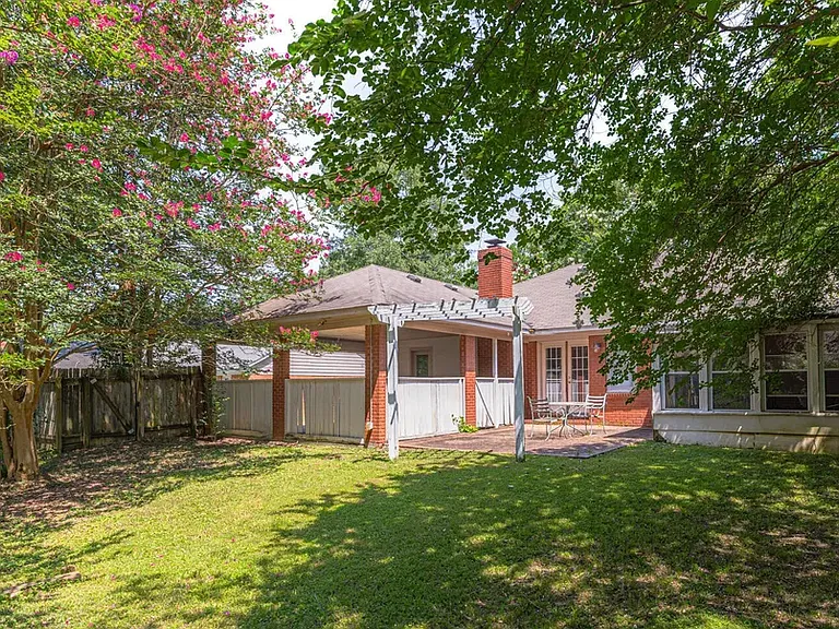 111 Squirrel Hill Dr — Photo 12