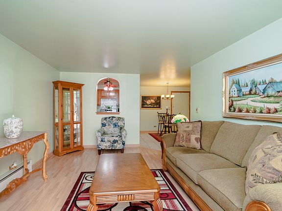 4th image of 2325 N Neva Ave #204