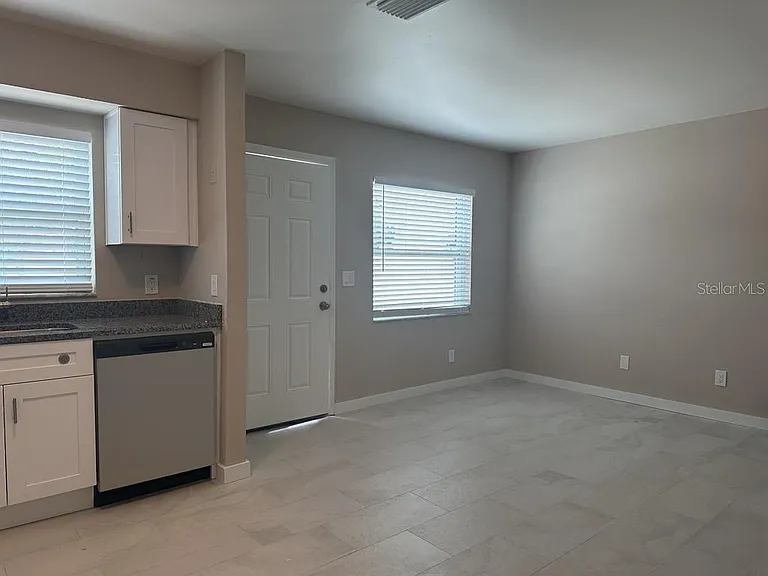 113 S Fremont Ave #A — Photo 5