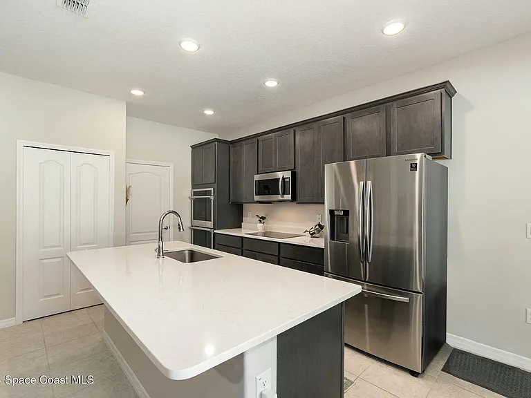 4832 Shannock Ave — Photo 8