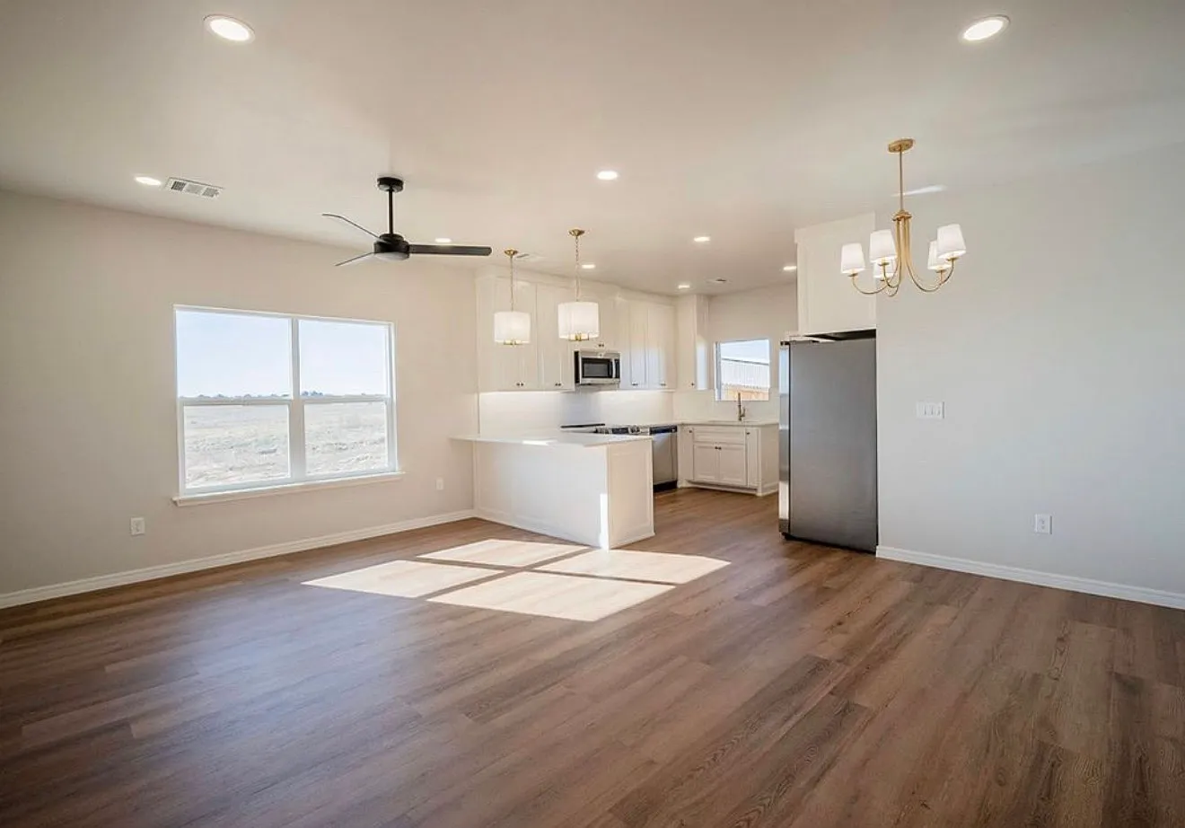 3 bed, 1266 sqft, $2,050 — Photo 2