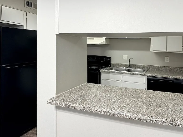 Spring Lake Cove Apartments — Photo 18