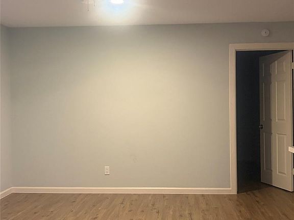 3rd image of 4624 Bell St #2