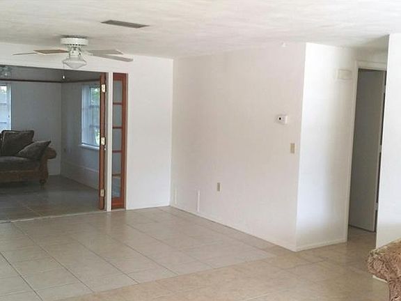 3rd image of 4235 Canterberry Dr