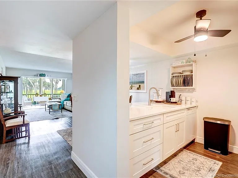 5563 NE Gulfstream Way — Photo 8