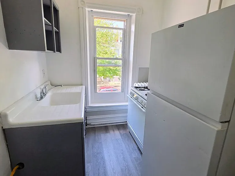 625 N 6th St — Photo 2
