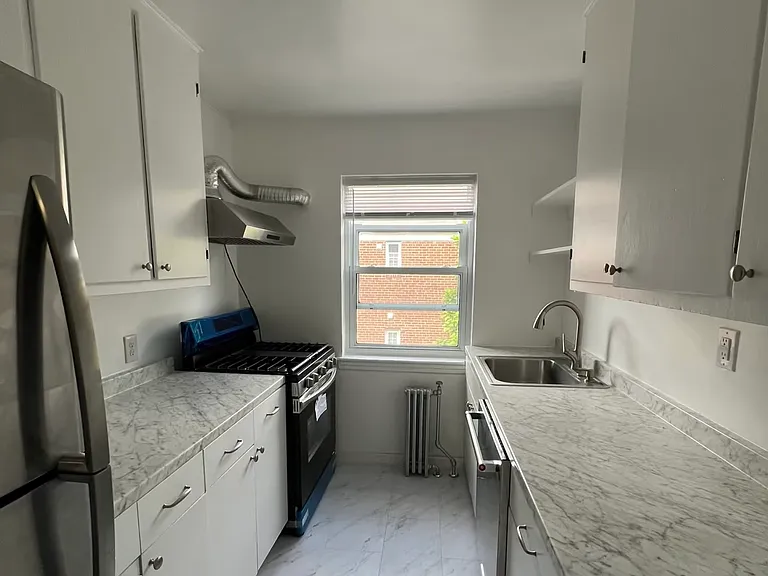 28 Linden St #2 — Photo 6
