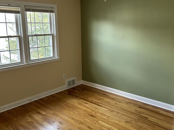 2nd image of 1160-1164 Whitney Ave #1160-G