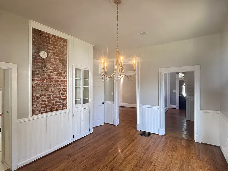 124 Powell St — Photo 10