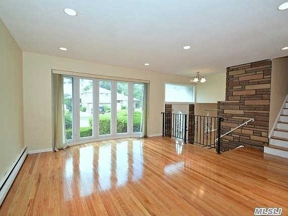 2nd image of 386 Whitebirch Ln