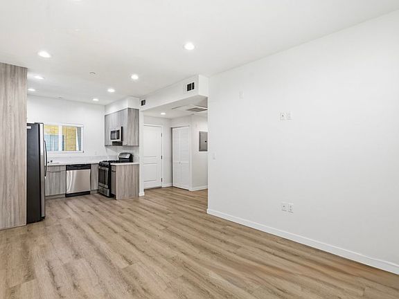4th image of 8827 Van Nuys Blvd #103