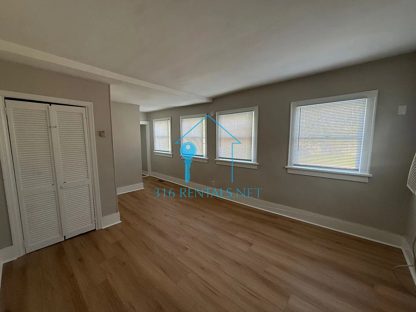634 S Kansas Ct — Photo 2