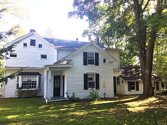 3rd image of 55 Lake St