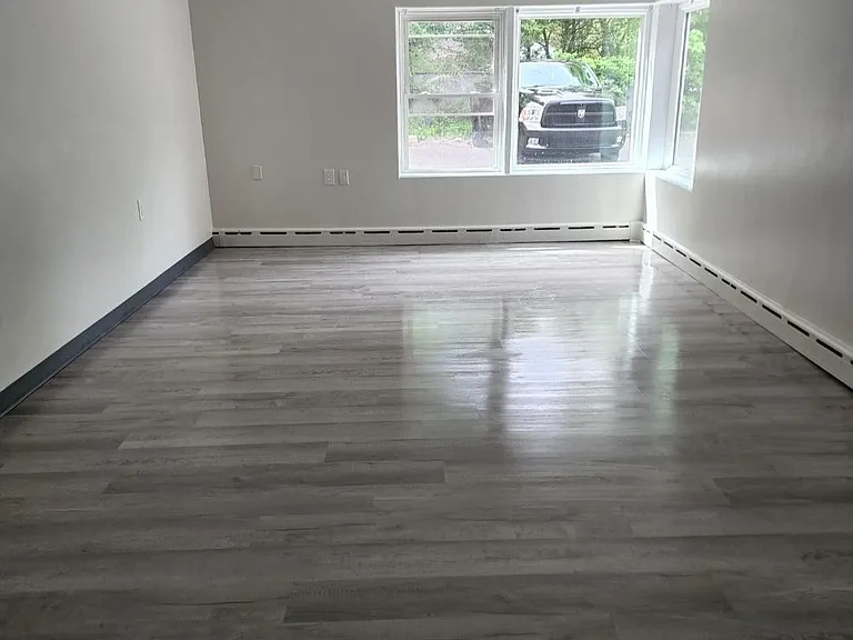 507 Riverview Dr #1 — Photo 2