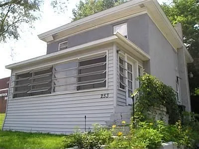 253 N 26th St photo 1