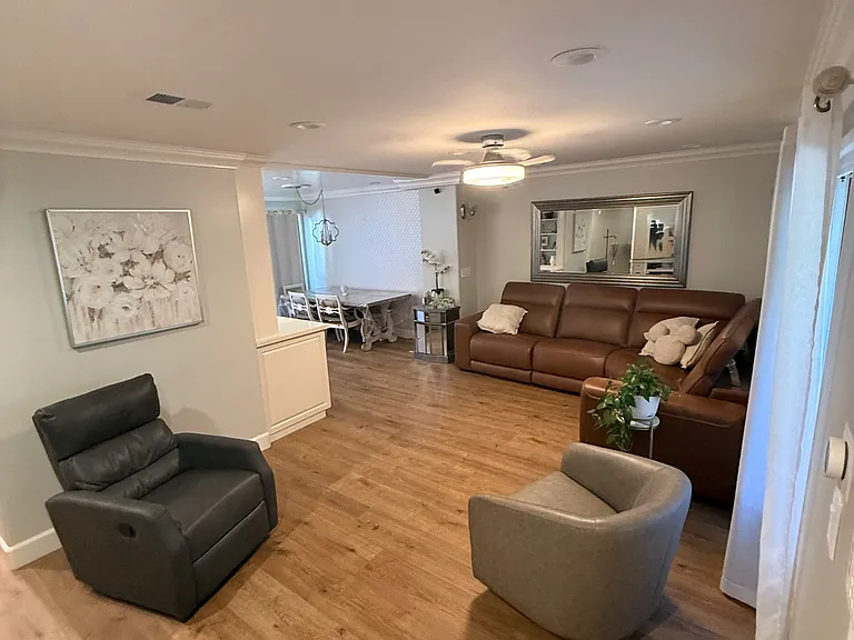 S Seneca Cir — Photo 3
