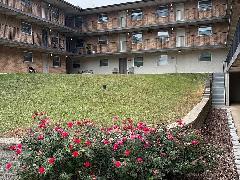 River Pointe Apartments — Photo 29