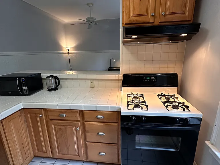 548 Orange St #205 — Photo 13